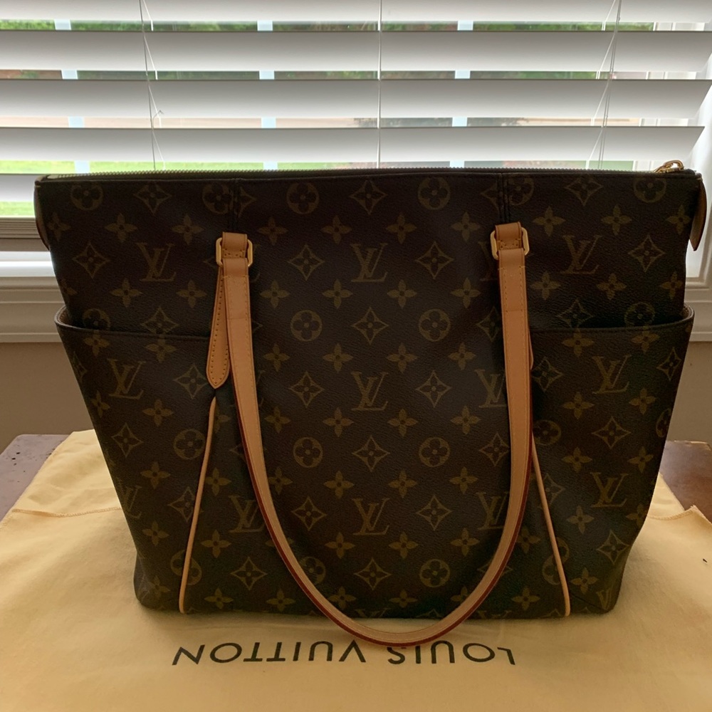 Louis Vuitton Monogram Totally MM